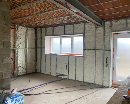 Isolation de murs intérieurs en PU projeté